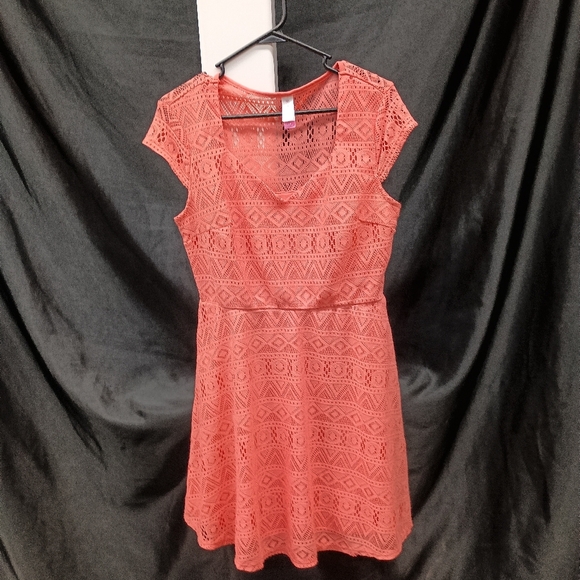Elegant Coral Lace Dress - Picture 1 of 14